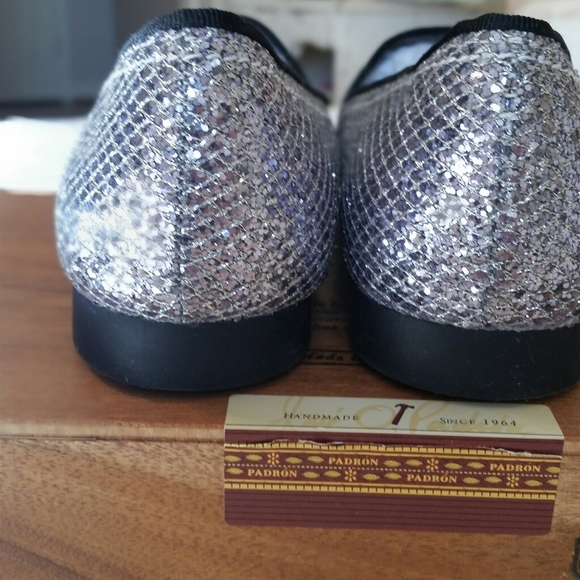 Textured Silver Flats Sz 7.5 M by Pink & Pepper - Picture 3 of 5
